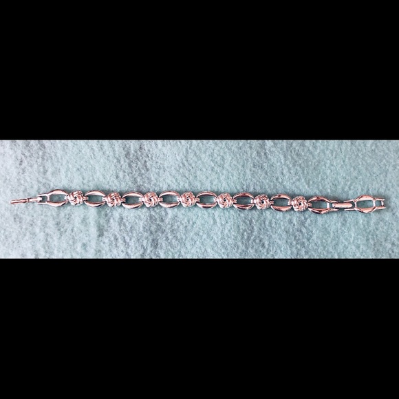 SilverTone Link Bracelet - Picture 4 of 6